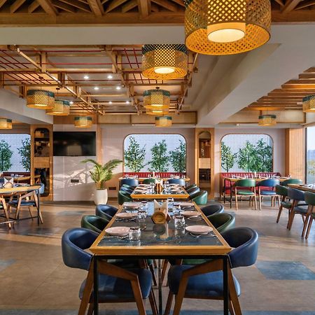 The Lemon Grass Hotel Gandhinagar Exterior foto