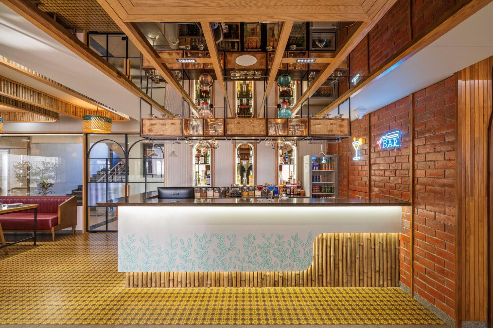The Lemon Grass Hotel Gandhinagar Exterior foto